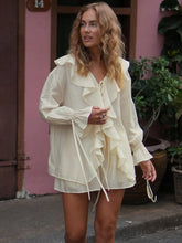 Zweiteiliges Set aus Rüschenoberteil und Shorts mit Bindeband