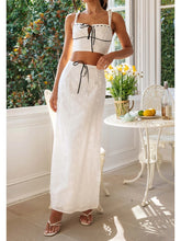 Zweiteiliges Set aus besticktem Camisole-Rock und Blumen-Top