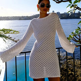 Gestricktes, rückenfreies Strandminikleid