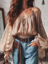 Boho-Bluse mit schulterfreiem Ausschnitt und Schnürung