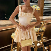 Gerafftes, gespleißtes Straps-Minikleid