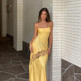Satin Midikleid mit tiefem Ausschnitt und Spaghettiträgern