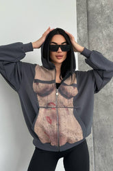 Kapuzenpullover mit Reißverschluss im Bad Girl Style mit Nude-Print