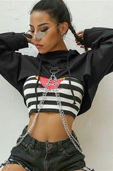 Kurzer, lockerer Hoodie mit Kettenpanel