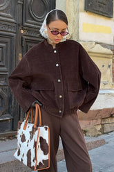 Locker geschnittene Cordjacke in Kaffeebraun mit Stehkragen