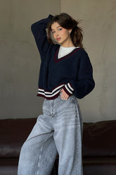 Lässiger, gestreifter, farblich abgesetzter V-Ausschnitt-Strickpullover