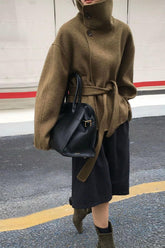 Rollkragenmantel, locker geschnitten, doppelseitig, aus Wolle, mit Bindegürtel, Retro-Stil