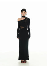 Schwarzes langes Abendkleid mit asymmetrischem Ausschnitt und Spitzeneinsätzen