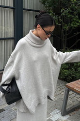 Lässiger minimalistischer Oversize-Rollkragenpullover