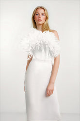 Weißes, elegantes Partykleid mit floralem Bandagenmuster, figurbetont, tailliert