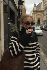 Lässiger, gestreifter Retro-Pullover mit Reverskragen und halbem Reißverschluss