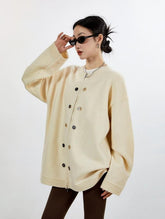 Oversize-Strickjacke mit Rippstrickbündchen, Knopfleiste und Reißverschluss