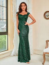 Paillettenbesetztes Abendkleid mit hohem Druck