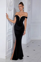 Schwarzes Pailletten-Partykleid mit schulterfreiem Schnitt und hohem Schlitz