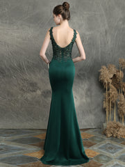 Handgefertigtes, appliziertes, perlenbesetztes langes Abendkleid 