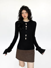 Top mit Cut-out-Rippstrick und Glockenärmeln