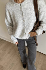 Vielseitiger, weicher Retro-Strickcardigan aus grauer Wolle mit Knöpfen