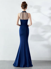 langes Neckholder-Abendkleid 