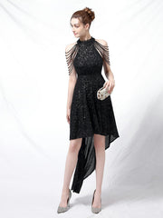Schmale und figurbetonte, mittellange Abendkleid 