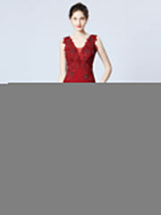 Handgefertigtes, appliziertes, perlenbesetztes langes Abendkleid 