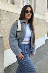 Kurze, lockere Freizeitjacke aus Wildleder, Wollstil