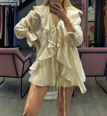 Zweiteiliges Set aus Rüschenoberteil und Shorts mit Bindeband