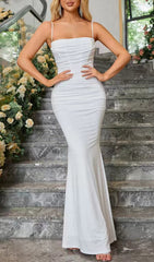 Weißes Maxikleid mit drapiertem Korsett 