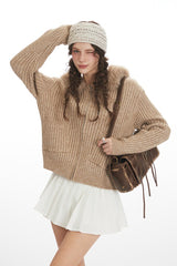 Schmal geschnittener, kurzer Strickcardigan mit flauschigem Kragen und Kapuze