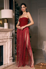 Trägerloses rotes Fransenkleid