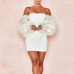 Trägerloses Cocktailkleid mit langen Ärmeln 