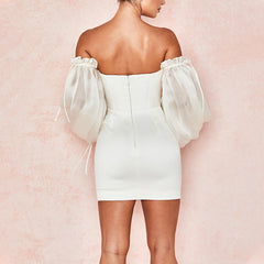 Trägerloses Cocktailkleid mit langen Ärmeln 