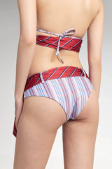 Gestreiftes Bikini-Set mit Bindebändern vorne und langärmeligem Überwurf
