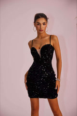 Paillettenbesetztes, transparentes, figurbetontes Partykleid mit Schlitz