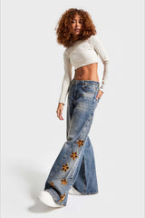 Locker sitzende, hochtaillierte Jeans mit Blumenstickerei