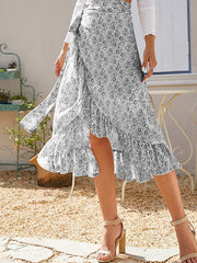 asymmetrischer Rock mit kleinem Blumenmuster und seitlichem Bindeband 