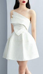 Weißes Minikleid mit Trägern