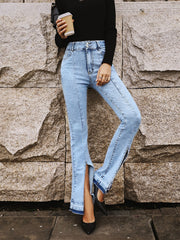 Schmale Jeans mit weitem Bein 