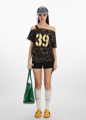 Camouflage-T-Shirt mit schulterfreiem Ausschnitt und kurzen Ärmeln