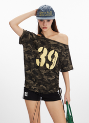 Camouflage-T-Shirt mit schulterfreiem Ausschnitt und kurzen Ärmeln