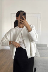 Vielseitiger, weicher Retro-Strickcardigan aus grauer Wolle mit Knöpfen