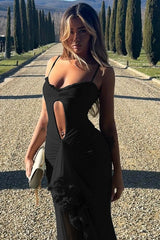 Partykleid mit asymmetrischem Spaghettiträgern und Spitzenausschnitten