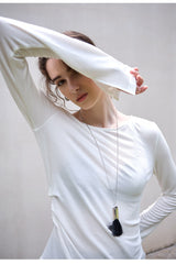 Stilvolles, figurbetontes Baselayer aus Wolle und Tencel mit asymmetrischem Saum