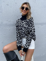Pullover mit Leopardenmuster und hohem Kragen 