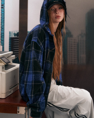 Blau karierte Oversize-Kapuzenjacke
