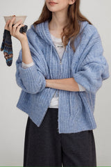Kapuzenstrickjacke aus weicher Wolle
