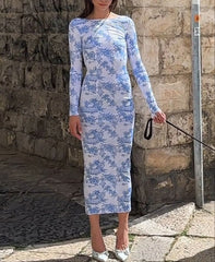 Rückenfreies, langärmeliges Midikleid mit Print