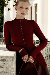 Schmal geschnittene, einreihige Strickjacke mit Stehkragen und langen Ärmeln