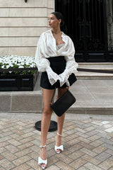Elegante, transparente, leichte Bluse