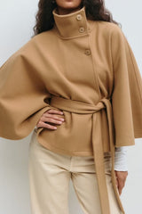 Einfarbiger Trenchcoat mit Stehkragen, Knopfleiste und Taillengürtel