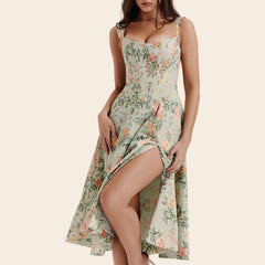 Blumenkleid mit tiefem Ausschnitt, A-Linie und Schlitz